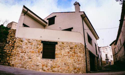 Hueva Casa | El Aprisco, con piscina climatizada en Hueva-Guadalajara