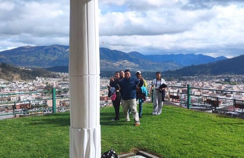 Otavalo Apartamento | El hostal cuenta con un mirador y una vista panorámica de la ciudad