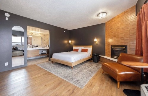 Paradise Hills Civic Hotel | El Verde Inn