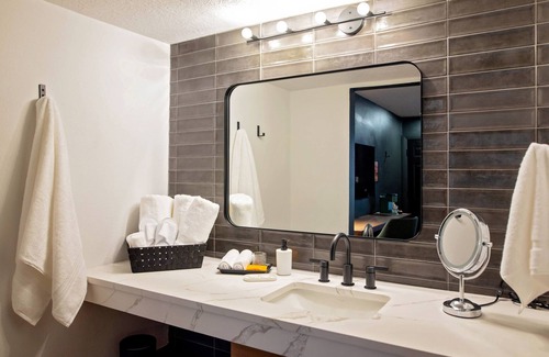 Paradise Hills Civic Hotel | El Verde Inn