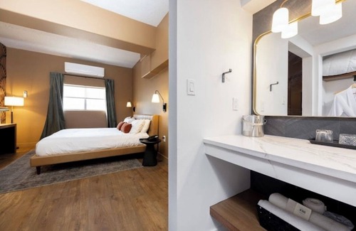 Paradise Hills Civic Hotel | El Verde Inn