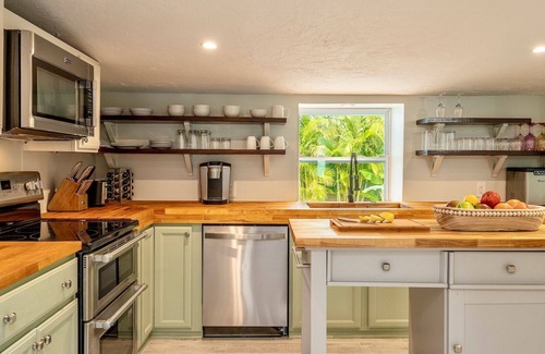 Midtown Casa | **ELECTRIC SUNSHINE @ MIDTOWN** Groovy Private Home + LAST KEY SERVICES…
