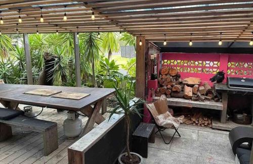 Bowentown Casa | Electric Waihi Beach House - family & dog friendly, close to beach, pool table, outdoor fire room, skate ramp