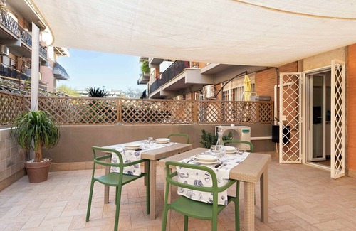 Quartiere XXXIII Lido di Ostia Ponente Apartamento | Elegance and Comfort: Spacious House with Patio and 3 Bathrooms