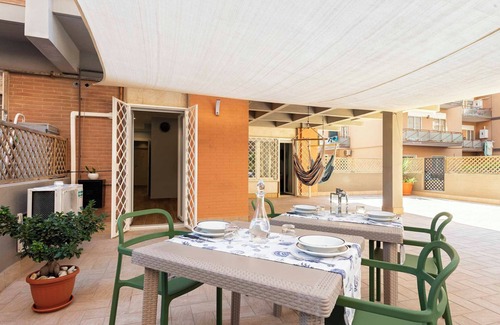 Quartiere XXXIII Lido di Ostia Ponente Apartamento | Elegance and Comfort: Spacious House with Patio and 3 Bathrooms