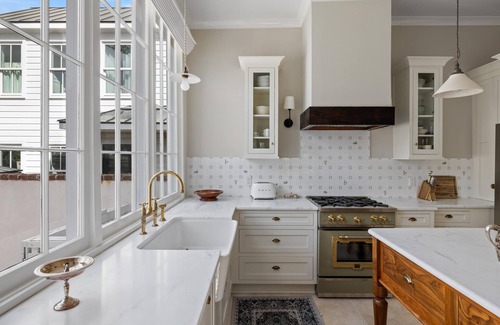 Downtown Charleston Casa | Elegant 1839 Charleston Retreat with Private Courtyard + Heated Saltwater Pool