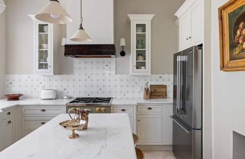 Downtown Charleston Casa | Elegant 1839 Charleston Retreat with Private Courtyard + Heated Saltwater Pool