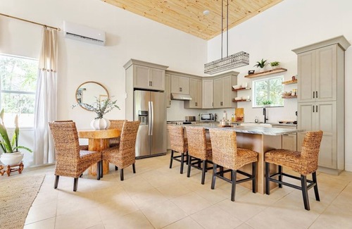 Sanford Casa | Elegant 2-bedroom 2-bathroom house in charming Sanford.