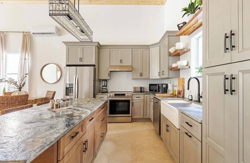 Sanford Casa | Elegant 2-bedroom 2-bathroom house in charming Sanford.