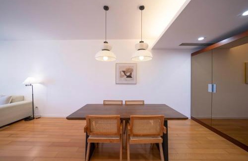 Xujiahui Apartamento | Elegant 2 Bedroom Apartment Walk to Xujiahui Malls