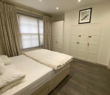 Pembridge Apartamento | Elegant 2BD Flat 5 mins to Kensington Gardens!