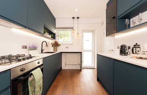 Greenwich Apartamento | Elegant 2BR Home | C. London Links | Own Entrance