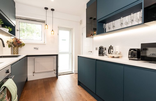 Greenwich Apartamento | Elegant 2BR Home | C. London Links | Own Entrance