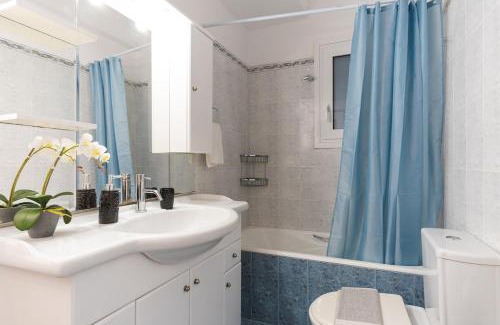 Karpenisi Apartamento | Elegant 3 Bdr Apartment City Retreat in Kypseli