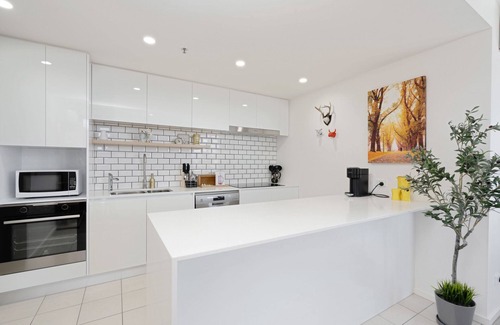 Belconnen Apartamento | Elegant 3-Bed with Stunning Views, Close to Shops