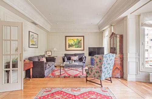 Castellana Apartamento | Elegant 3-Bedroom Apartment in Exclusive Barrio Salamanca Stylish & Spacious, Padilla III