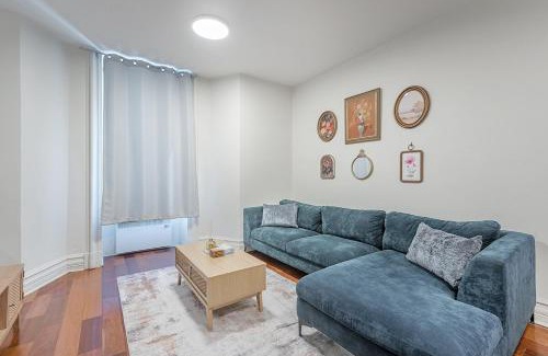 Shaughnessy Village Apartamento | Elegant 3BR - High Ceilings & Vintage Charm