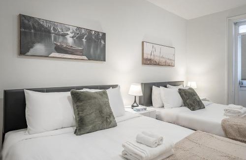 Shaughnessy Village Apartamento | Elegant 3BR - High Ceilings & Vintage Charm