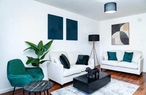 Liberton Apartamento | Elegant 3BR Home, City Centre and Free Parking