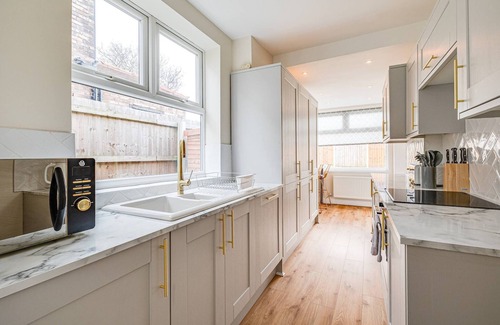 Aigburth Chalet De Esquí | Elegant 3BR House near City Centre