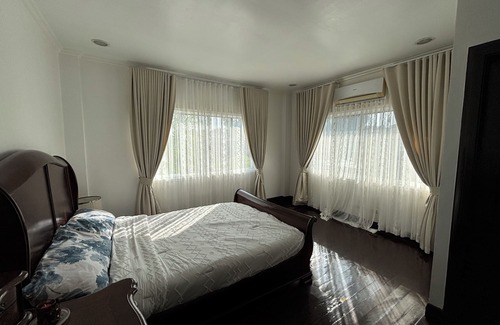 Talisay Cama Y Desayuno | Elegant 3BR Private Home in Vista Grande