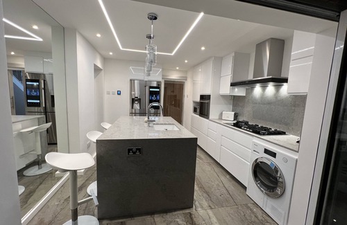 Petts Wood and Knoll Casa | Elegant 4 Bedroom Detached House