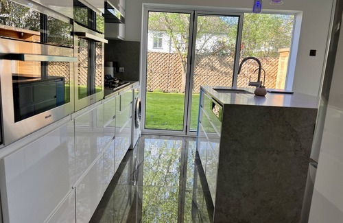 Petts Wood and Knoll Casa | Elegant 4 Bedroom Detached House