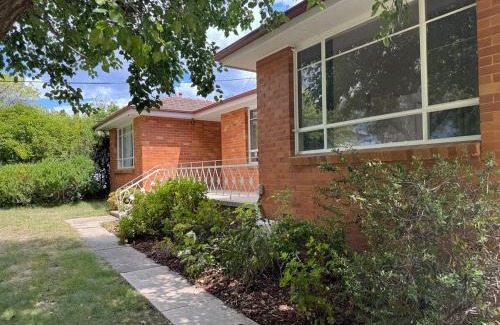 Red Hill Casa | Elegant 4BR Home in Red Hill