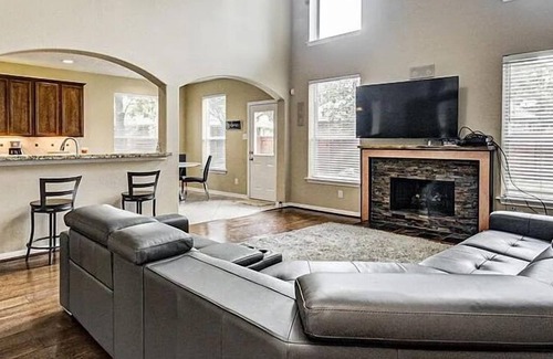 Sterling Ridge Casa | Elegant 4BR Retreat in The Woodlands – Spacious Home with backyard
