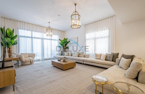 Sharm Apartamento | Elegant 4BR Villa with Assistant Room in Al Dana Island, Sharm, Fujairah by Deluxe Holiday Homes