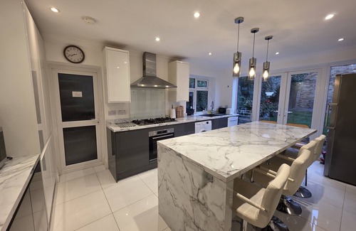 Chigwell Casa | Elegant 5BDR Executive Home, Chigwell