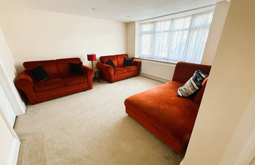 Chigwell Casa | Elegant 5BDR Executive Home, Chigwell