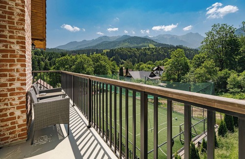 Bran Casa | Elegant 6-Bedroom Lodge with Sauna, Hot Tub & Mountain Views near Bran Castle