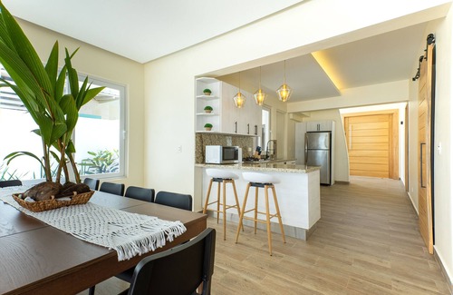 Portillo Casa | Elegant 6BR Coastal Escape | Steps to B