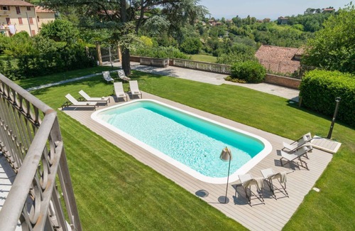 Vignale Monferrato Apartamento | Elegant and spacious villa perfect for accommodating up to 12 guests is located in the center of Vignale in the heart of Monferrato area, nominated a UNESCO World Heritage Site in 2014. The house is equipped with every comfort: WiFi, air conditioning, ou