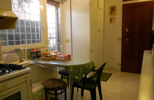 Gianicolense Apartamento | Elegante y espacioso, apartamento bien amueblado con una terraza en el Janículo, WiFi-gratis