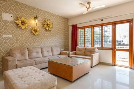 Kalyan Nagar Apartamento | Elegant Apartment by JadeCaps Wifi Private balcony