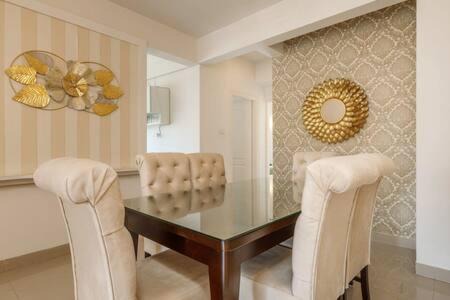 Kalyan Nagar Apartamento | Elegant Apartment by JadeCaps Wifi Private balcony