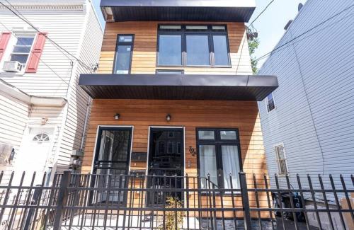 Newark Apartamento | Elegant Apt by EWR & PennStation