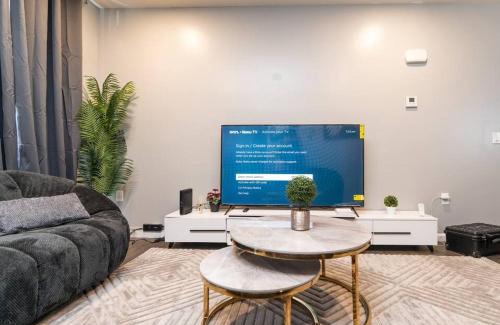 Newark Apartamento | Elegant Apt by EWR & PennStation