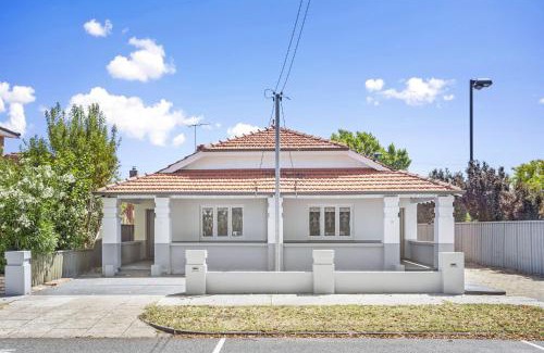 West Perth Casa | Elegant Art Deco Semi Detached 2-Bed Home by Parks