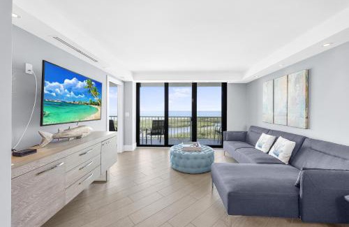 Marco Island Casa | Elegant beachfront condo in private community