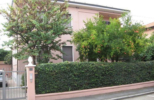 Bolognina Apartamento | Elegant city apt., private swimming pool, parking,bikes, wifi, terrace