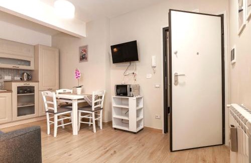 Zona XXIV Fonte Ostiense Apartamento | Elegant comfy three-rooms apartment in Eur with parking