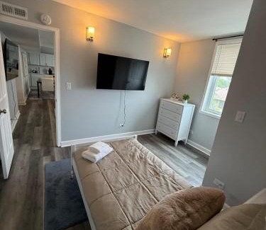 Oak Park Apartamento | Elegant & Elevated 4BD 2 BA