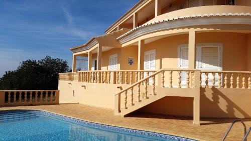 Alfeicao Casa | Elegant family house in Loulé with private pool