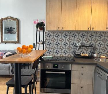 Quartier Sainte-Avoye Apartamento | Elegant Flat in Marais Paris