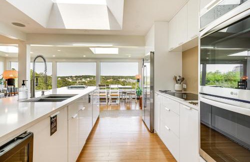 Gloucester Casa | Elegant Gloucester Beach Getaway with Ocean Views!