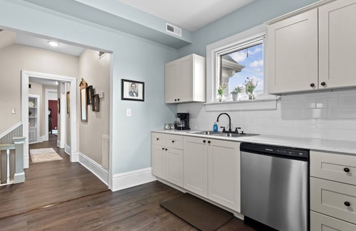Springfield Apartamento | Elegant Historic Stay | Walk to Capitol & Attractions | Modern Comfort