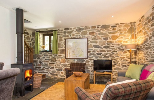 Tavistock Casa | Elegant Holiday Home in Tavistock With Garden, Barbecue, Fireplace